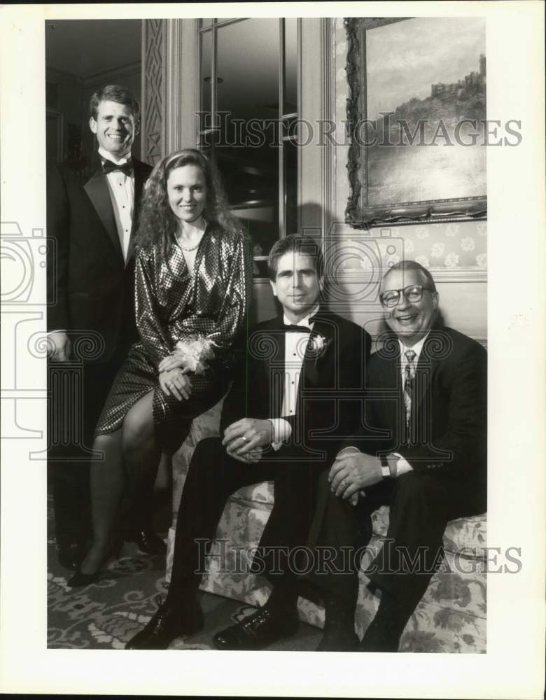 1991 Press Photo Barbara & Dr. Robert McCord and others at Elmwood Center - Historic Images