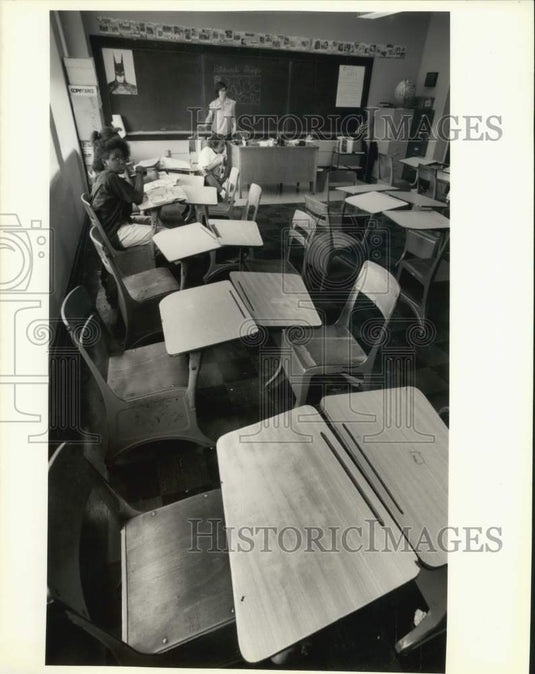 1989 Press Photo Mrs. Crozat's 6th grade class from Woodmere Elementary - Historic Images