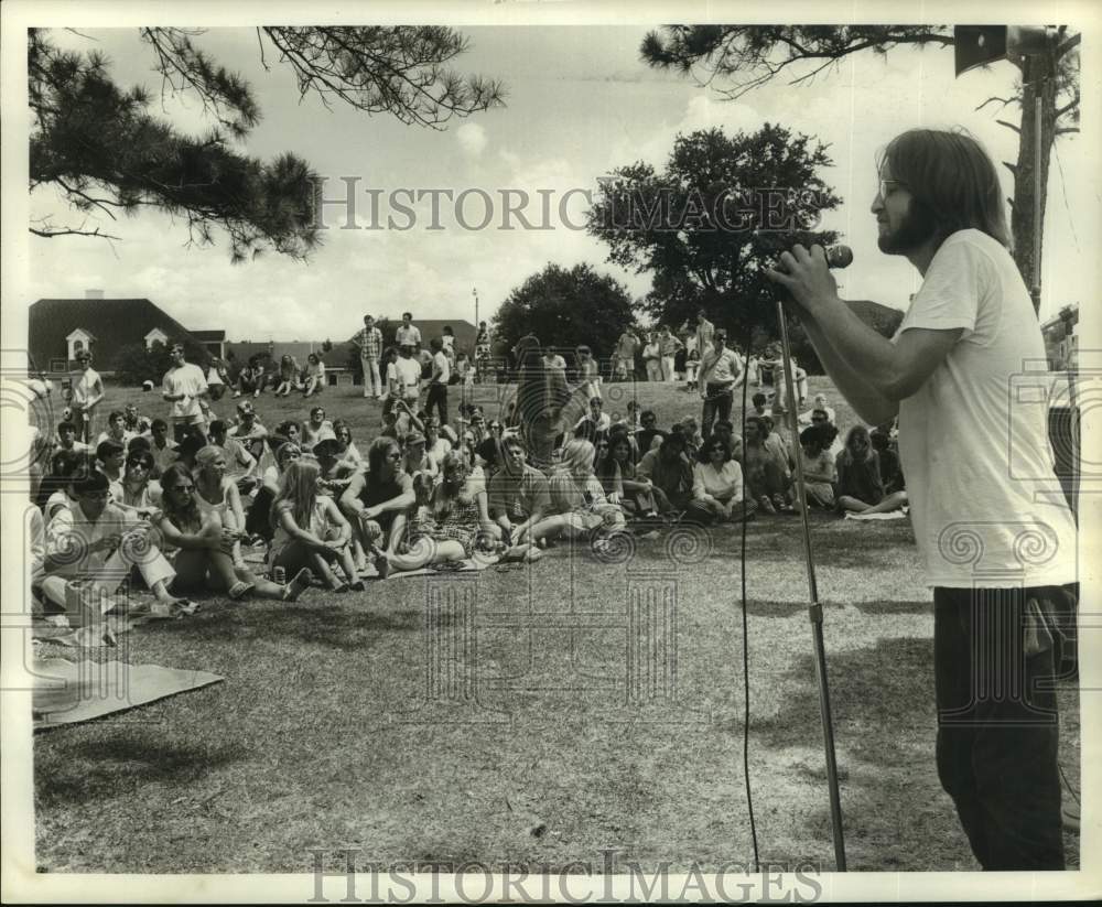 1969 Love-In at Mardi Gras Fountain - Historic Images