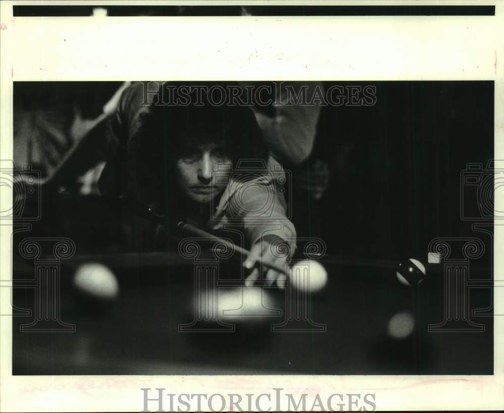 1985 Press Photo Cindy Grandy Lines Up Her Shot At New Orleans Pool Tournament - Historic Images