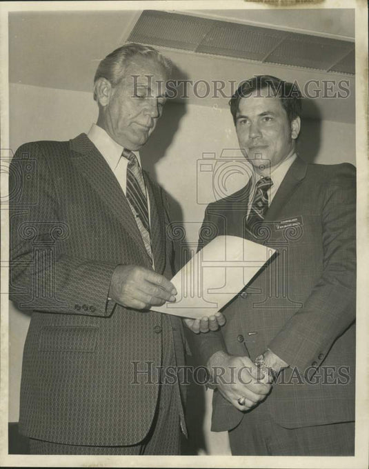 1973 Press Photo Fire Chief William McCrossen, Richard Bolander at Fire Program-Historic Images