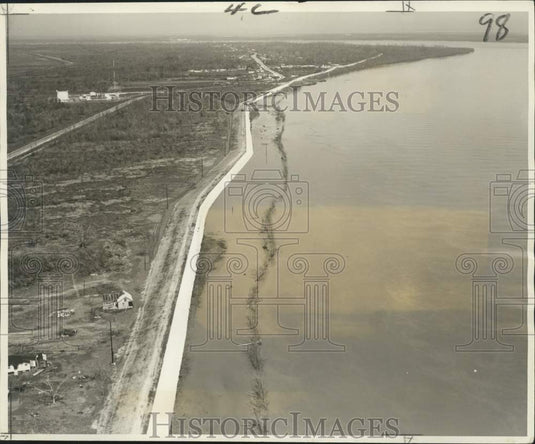 1966 Press Photo Newly constructed levee paving will protect against waves-Historic Images