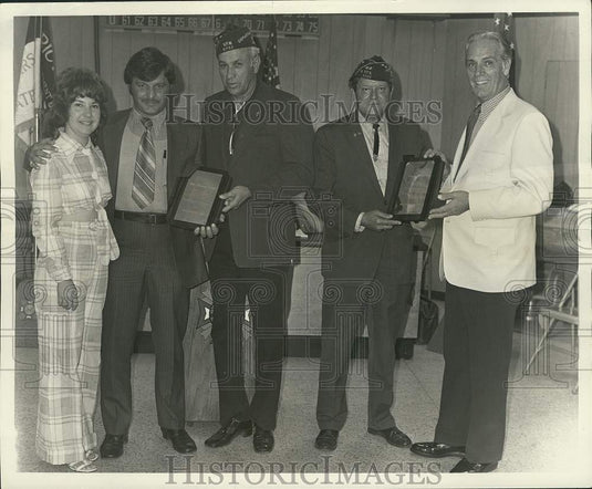 1973 Press Photo William McCrossen and others at Fireman of the Year award-Historic Images