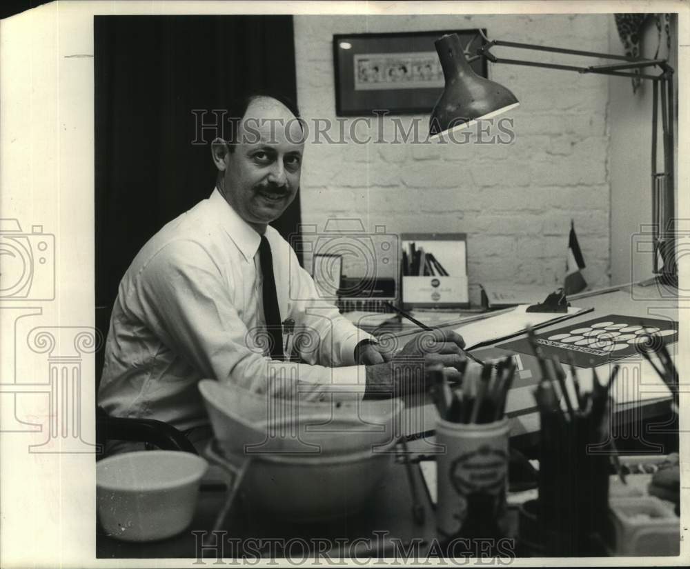 1967 Press Photo Gus Levy, graphic designer that started his own firm - Historic Images