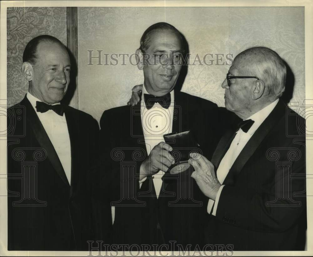 1968 Gustave Levy receives Herbert H. Lehmann award-Historic Images