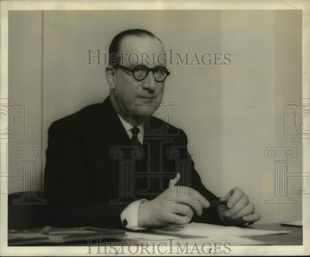 1958 James C. Leith, manager director, White House Distillers-Historic Images