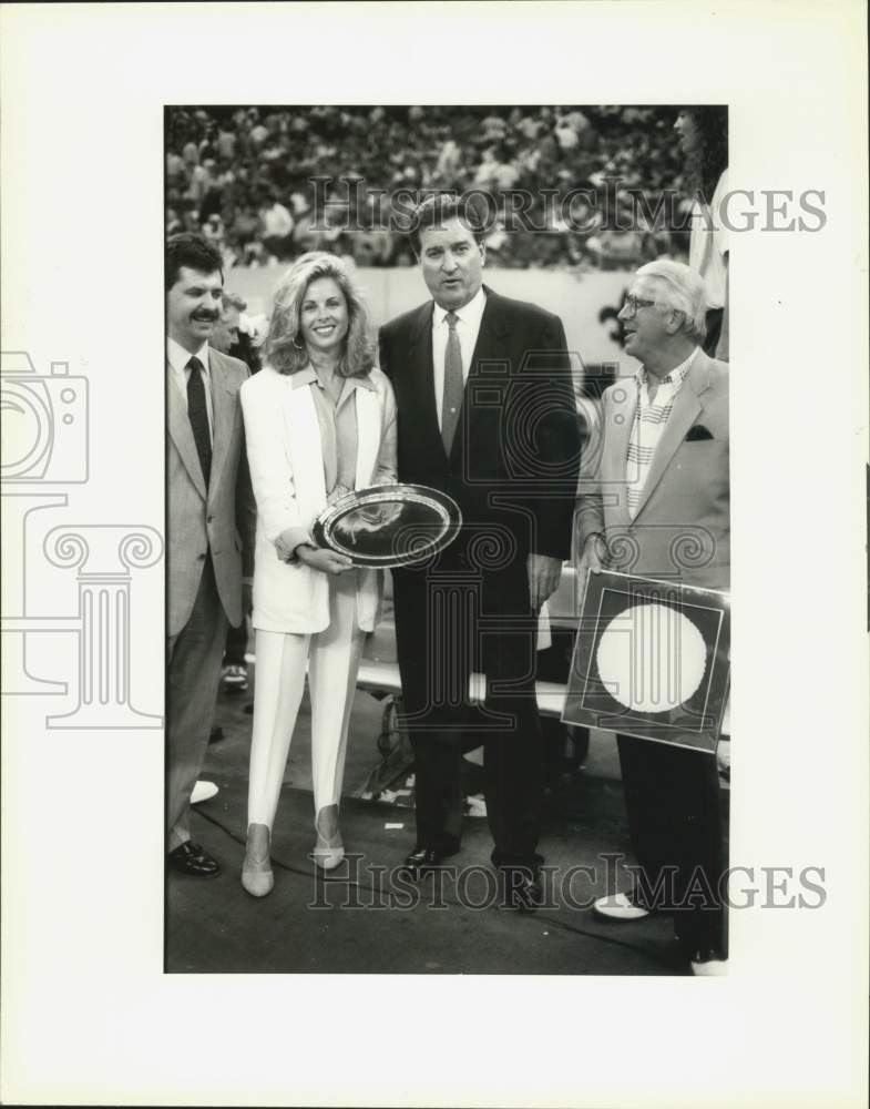 1992 Press Photo Jim Bob Moffett receives a silver platter - nob82097 - Historic Images