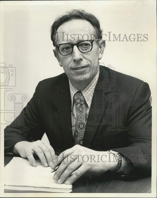 1974 Press Photo Richard J. Junghans, U. S. Bureau Of Customs Director - Historic Images