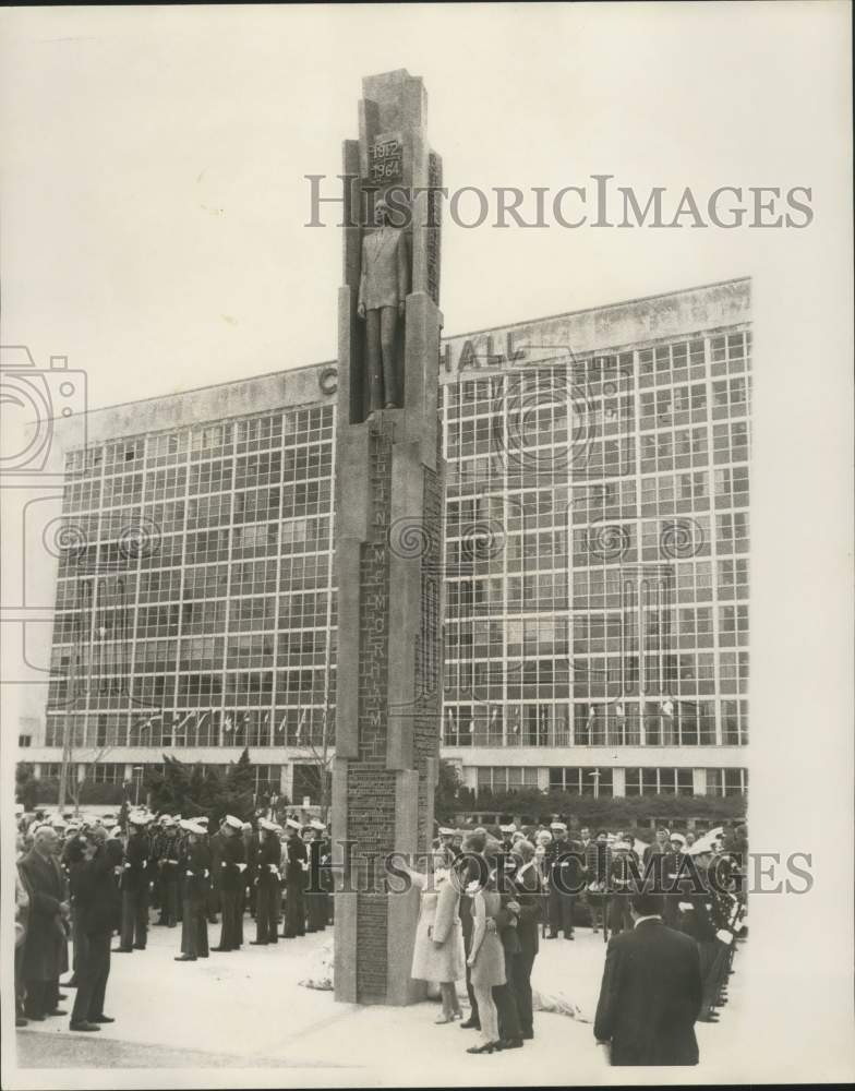 1971 Morrison DeLesseps at Memorial at Duncan Plaza - Historic Images