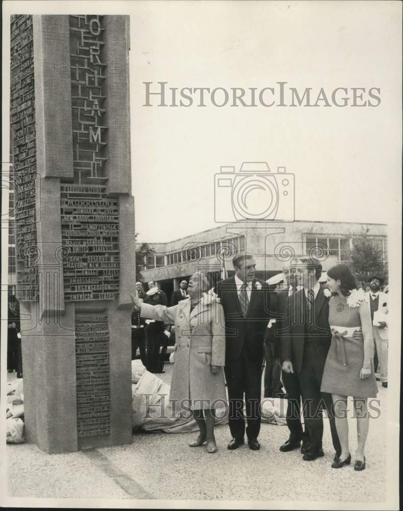 1971 The deLesseps Story Morrison Memorial honoring former mayor - Historic Images