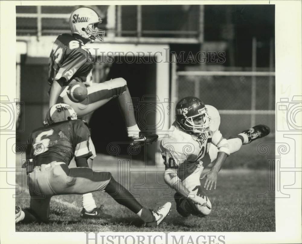 1988 Press Photo Football-Garret Morris of Jesuit plays against Shaw High School - Historic Images