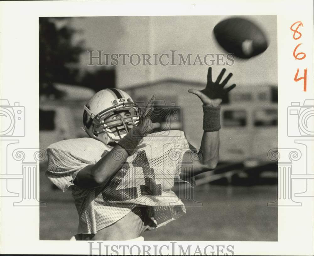 1988 Press Photo Jeff Mocklin Of Crescent City Baptist High School Football Team - Historic Images