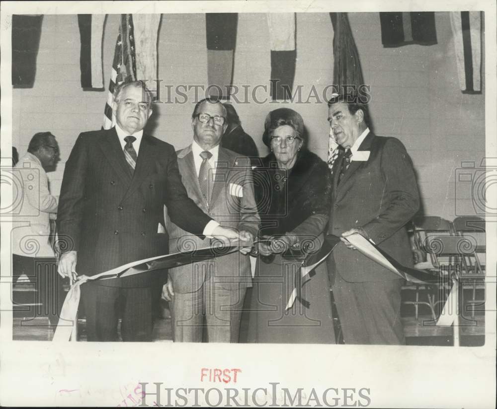 1972 Press Photo Jefferson Parish officers during opening of Rose Thorne Park - Historic Images