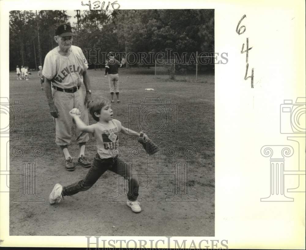 1989 Press Photo Baseball - Roy Laurent watches Chad Englehart at Legion Field - Historic Images