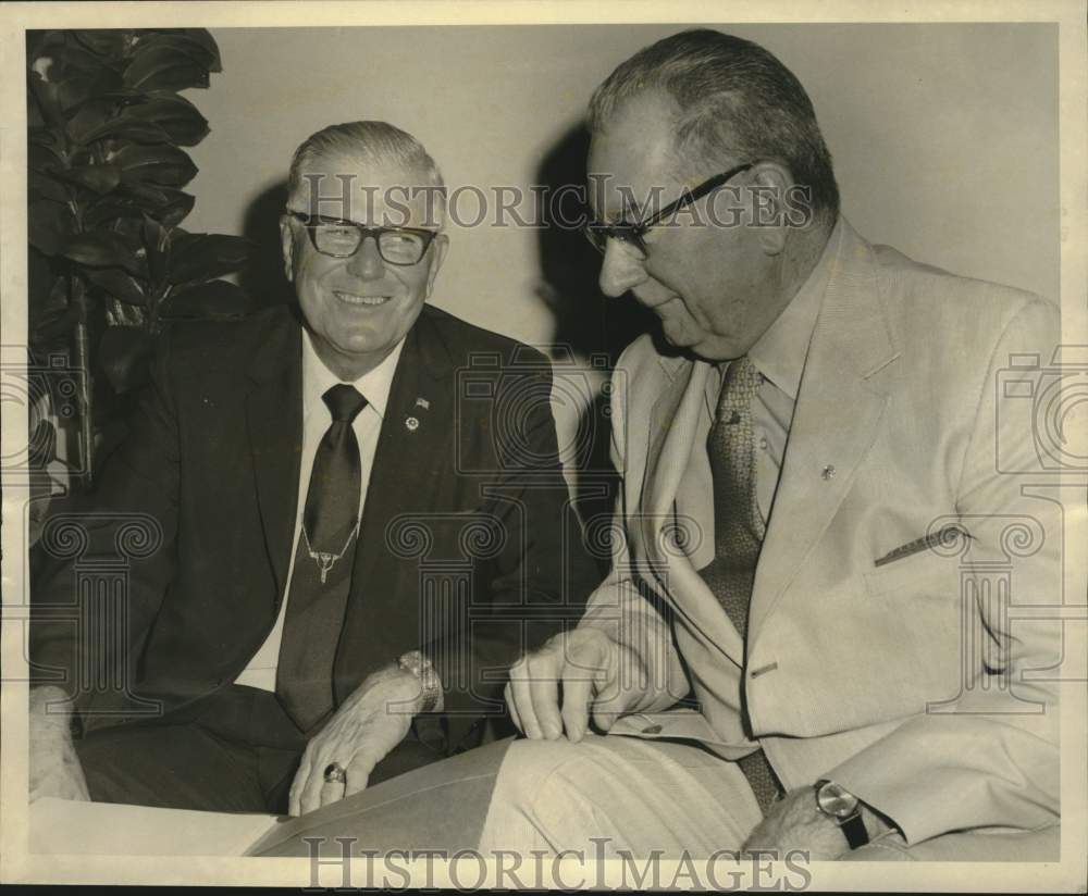 1971 Press Photo Glenn Miller and Willis McDonald at Elks convention, Rivergate - Historic Images