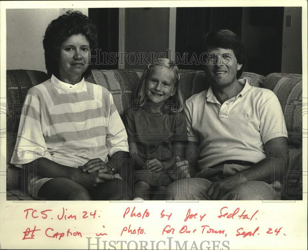 1987 Press Photo Jim Miller Of New Orleans Saints And Family At Home, Mandeville- Historic Images