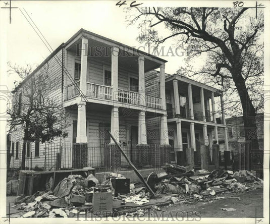 1973 Littered Sidewalk, Baronne Street, Lower Garden District - Historic Images