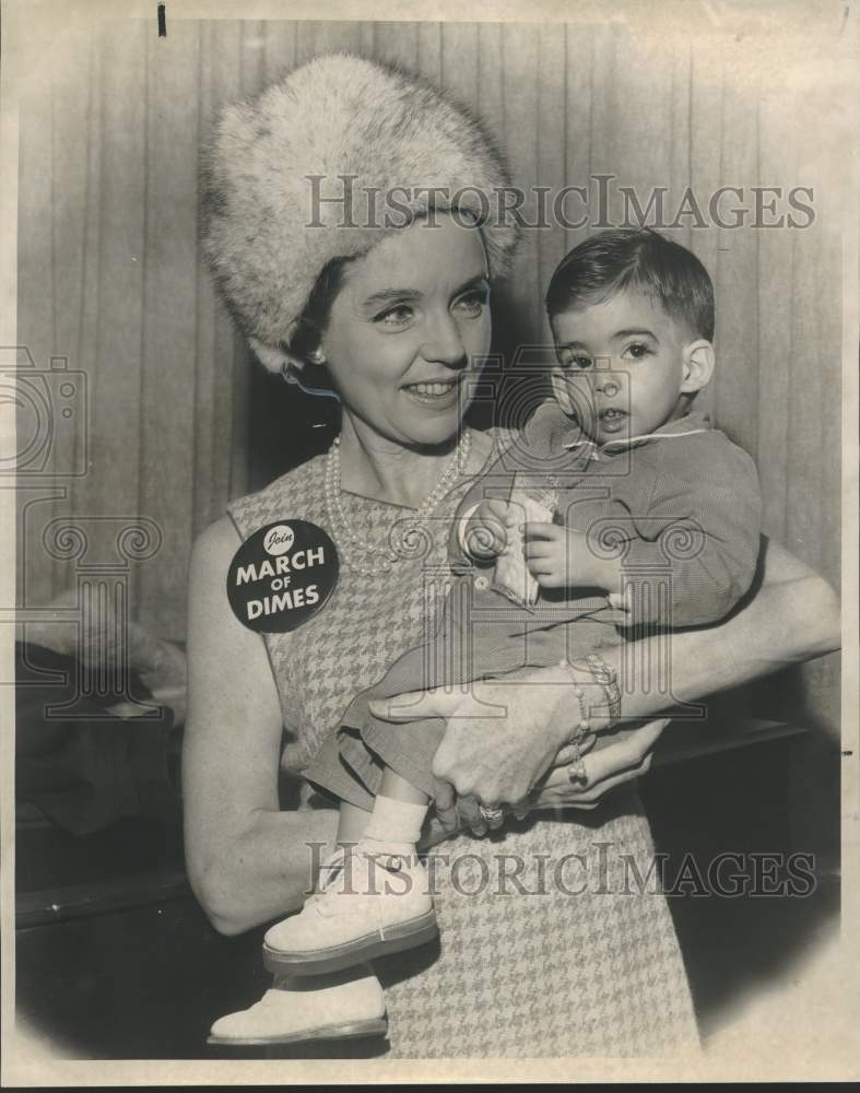 1967 Press Photo Tony Michel, March of Dimes poster child held by Jane Wyatt- Historic Images