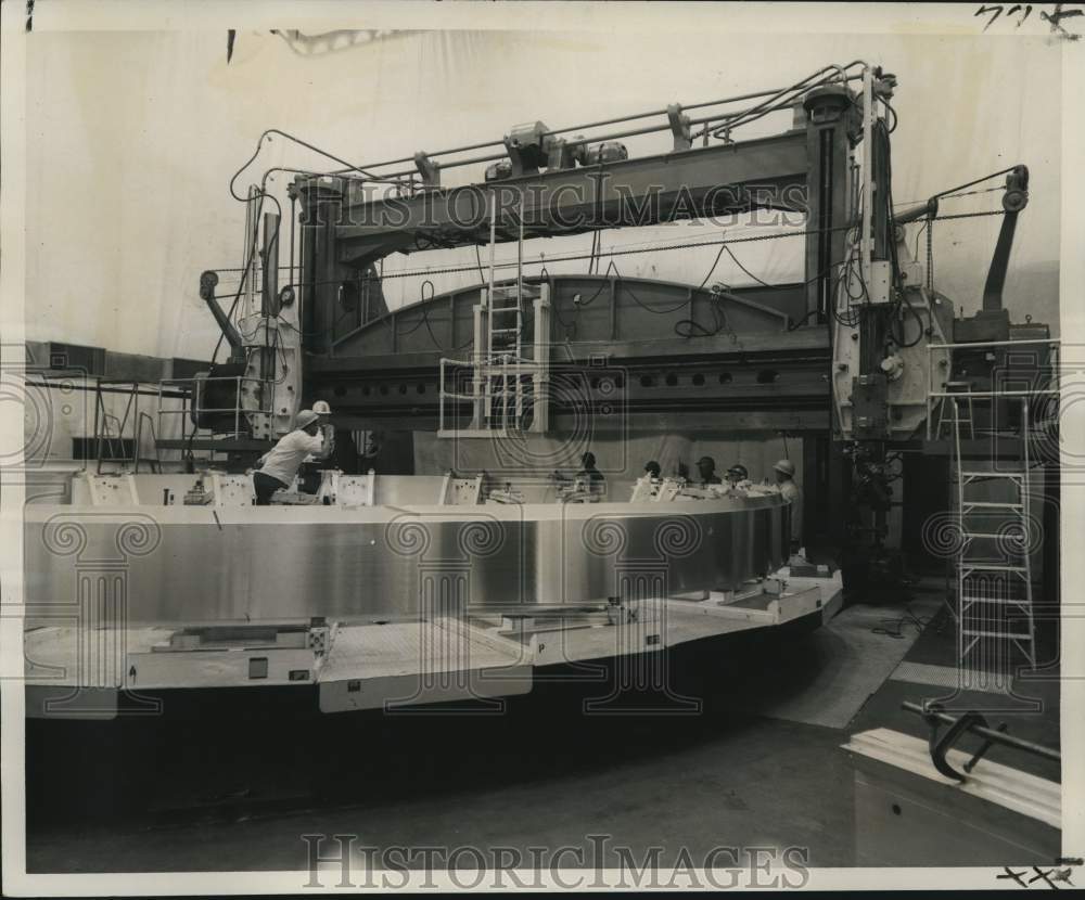 1967 Mammoth boring mill used to help with Saturn V first stage - Historic Images