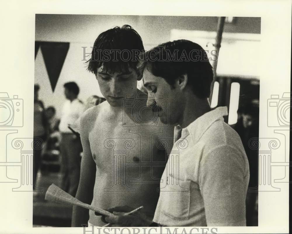 1986 Press Photo Butch Jordan &amp; swimmer Damon McCoy - nob86960 - Historic Images