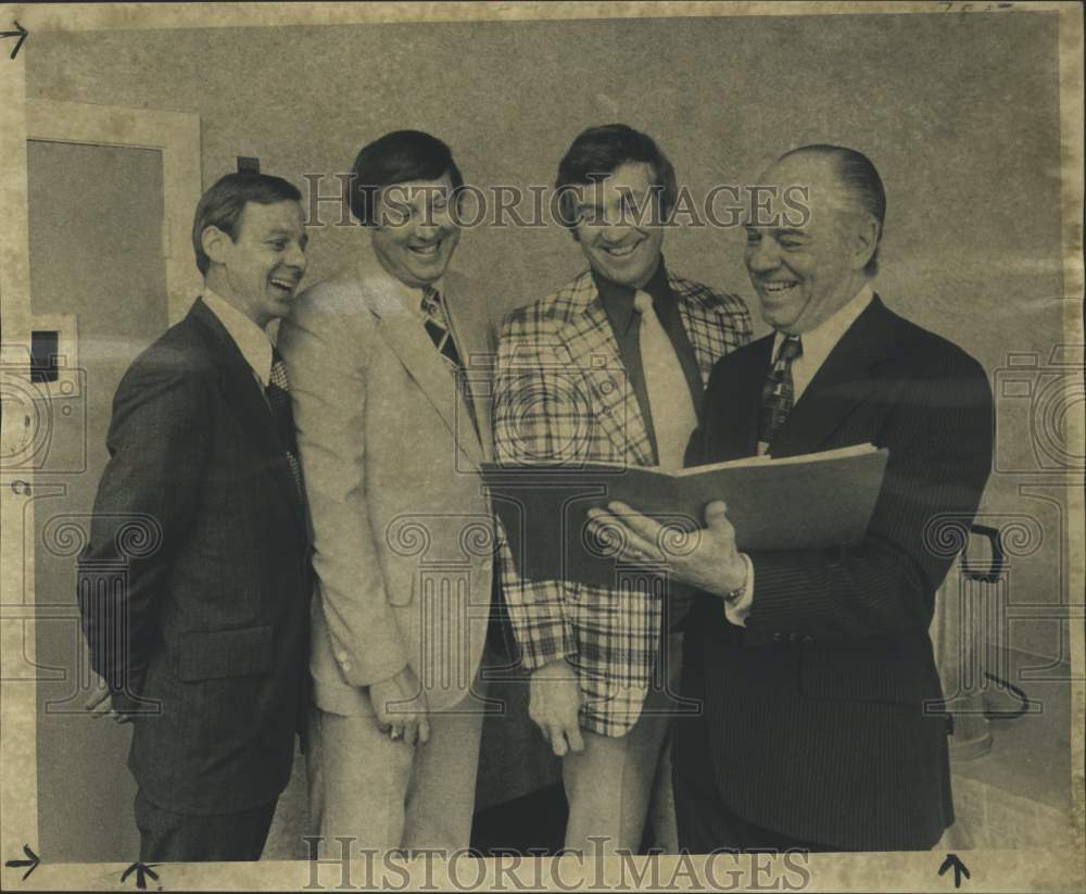 1977 Press Photo Delegates during meeting for Simons Jr. Foundation fund drive - Historic Images