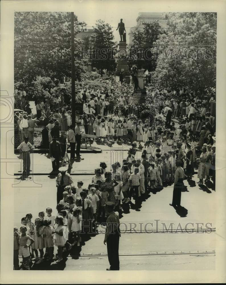 1949 Press Photo Public school children marched to City Hall for McDonogh Day - Historic Images