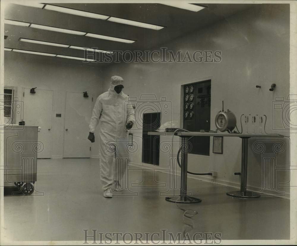 1963 Worker at the Michoud Assembly Facility - Historic Images