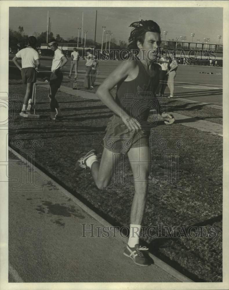 1971 Press Photo Running - Brian Mung - nob89313- Historic Images