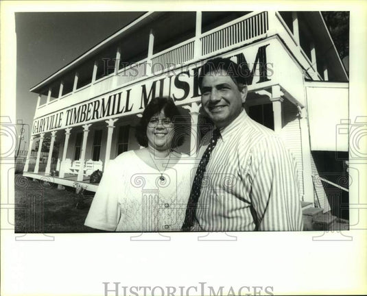 1993 Press Photo Sharon Lambert & Carl Monica in front of Garyville Timbermill - Historic Images