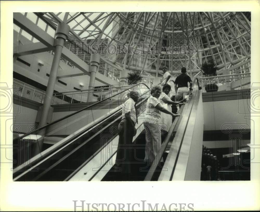 1988 Area shoppers get a good look at new New Orleans Center mall - Historic Images