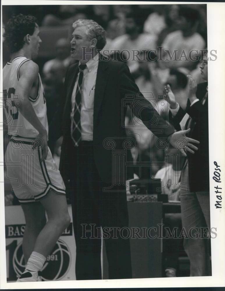 Press Photo Basketball coach talks to player - nob92377 - Historic Images