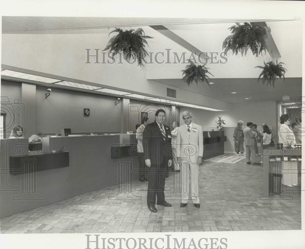 1977 Inside the National Bank of Commerce in Jefferson Parish - Historic Images