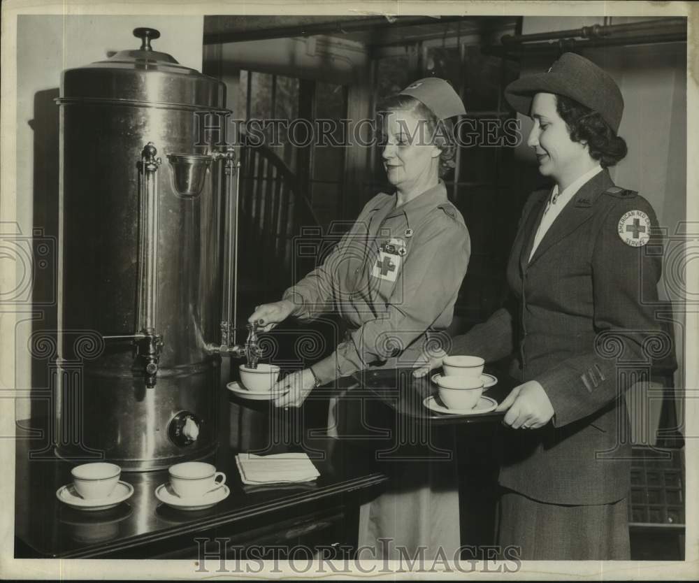 Press Photo Mrs. Earl John Meixel &amp; Mrs. Philip John Carter Red Cross volunteers - Historic Images