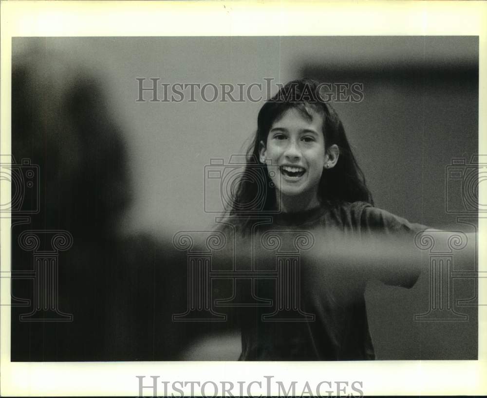 1990 Press Photo Michelle Mehrtens practices cheering, Muss Bertilino playground - Historic Images