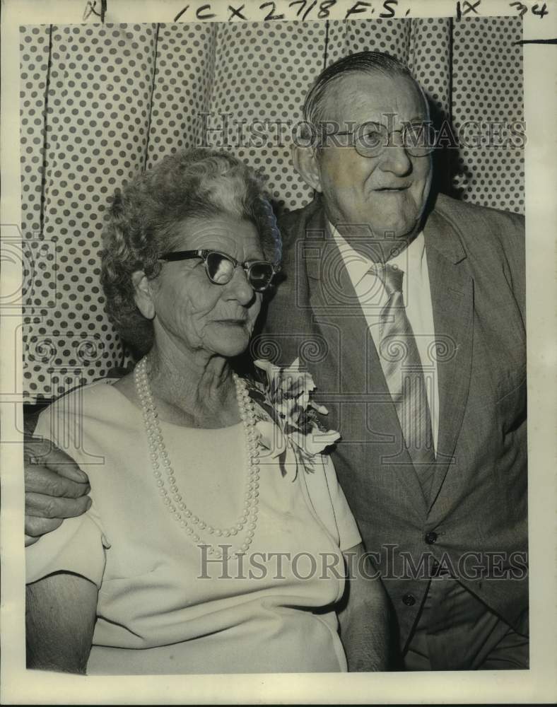 1974 Press Photo Mr. and Mrs. Carl Messmer, celebrating 60th wedding anniversary - Historic Images