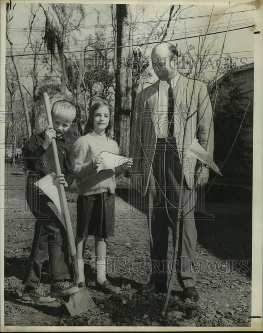 1966 Metairie Park Country Day School students during tree planting - Historic Images