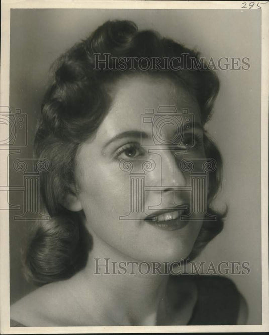 1958 Press Photo Mrs. Wayne C. Nunez, former Martelle Mitchell of Covington - Historic Images