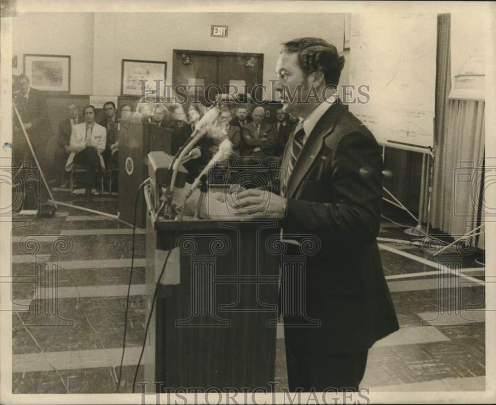 1972 Press Photo Senator Samuel Nunez gives his speech - nob95435 - Historic Images