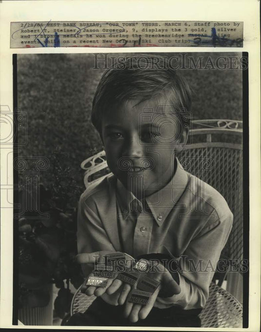 1986 Press Photo Jason Orgeron displays medals won at Breckenridge NASTAR skiing - Historic Images
