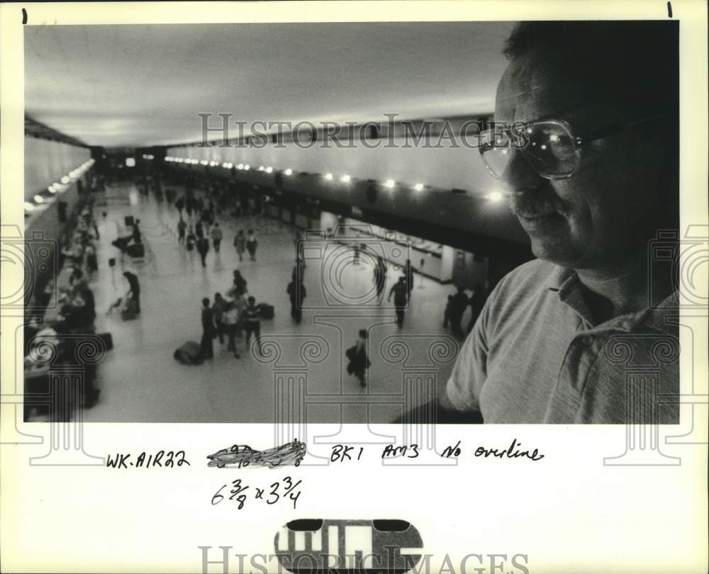 1990 Kenner Police Sgt. Gill Newman at New Orleans Intl. Airport - Historic Images