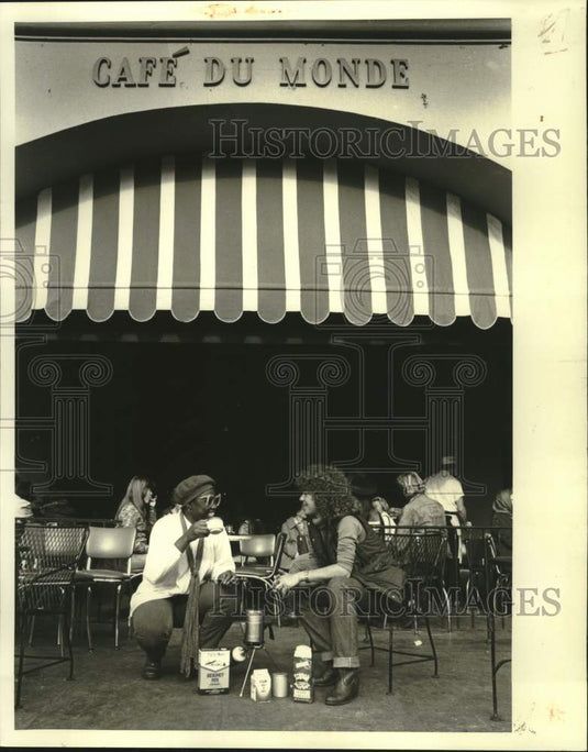 1980 Press Photo National Women's Caucus for Art members outside Cafe du Monde - Historic Images