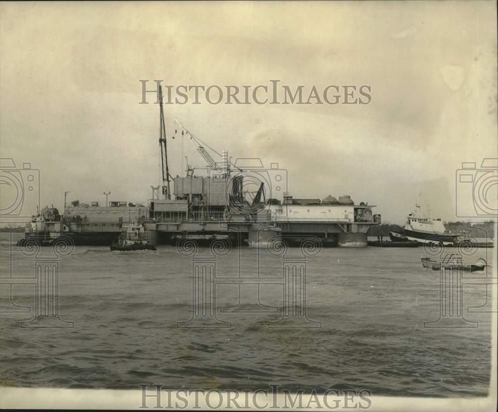 1973 Press Photo Rig loose in river, Belle Chasse, Louisiana - nob98396- Historic Images