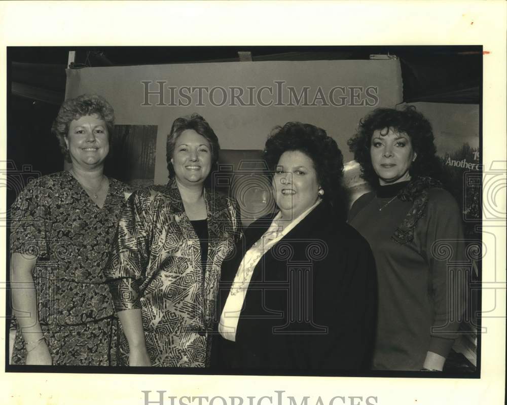 1990 Lady attendees at Lutheran Night Auction Party - Historic Images