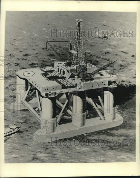 1971 Press Photo Construction of self-propelled drilling rig in Beaumont, Texas - Historic Images