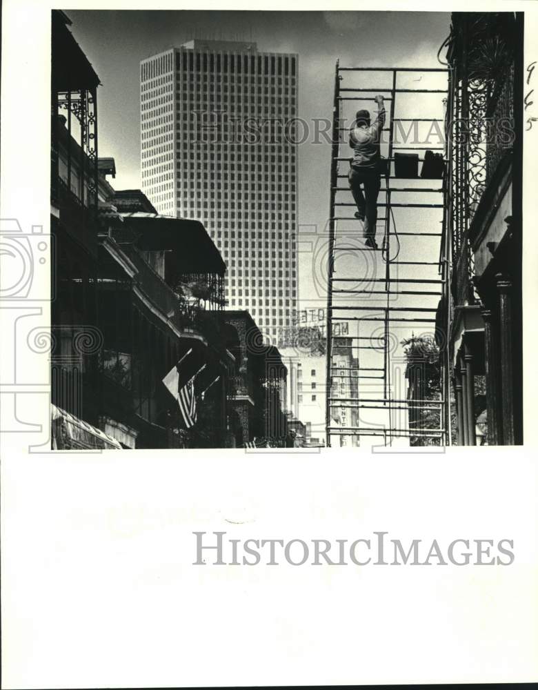 1978 Man on scaffolding at One Shell Square, New Orleans - Historic Images