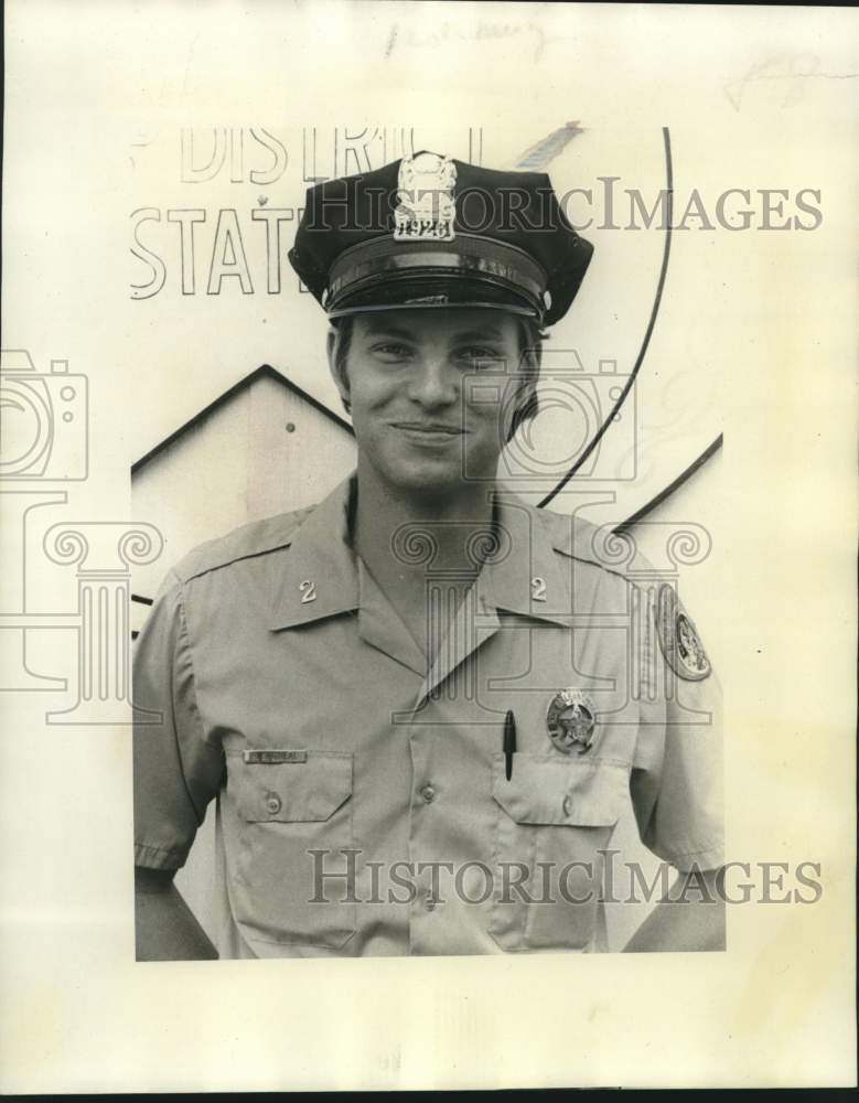 1975 Police Officer Harry O&#39;Neal - Historic Images