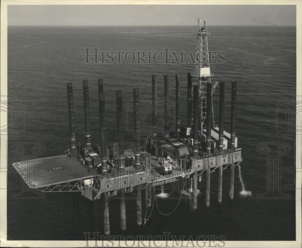 Press Photo Gulf Oil, oil drilling well near Key West, Florida - noc01165- Historic Images