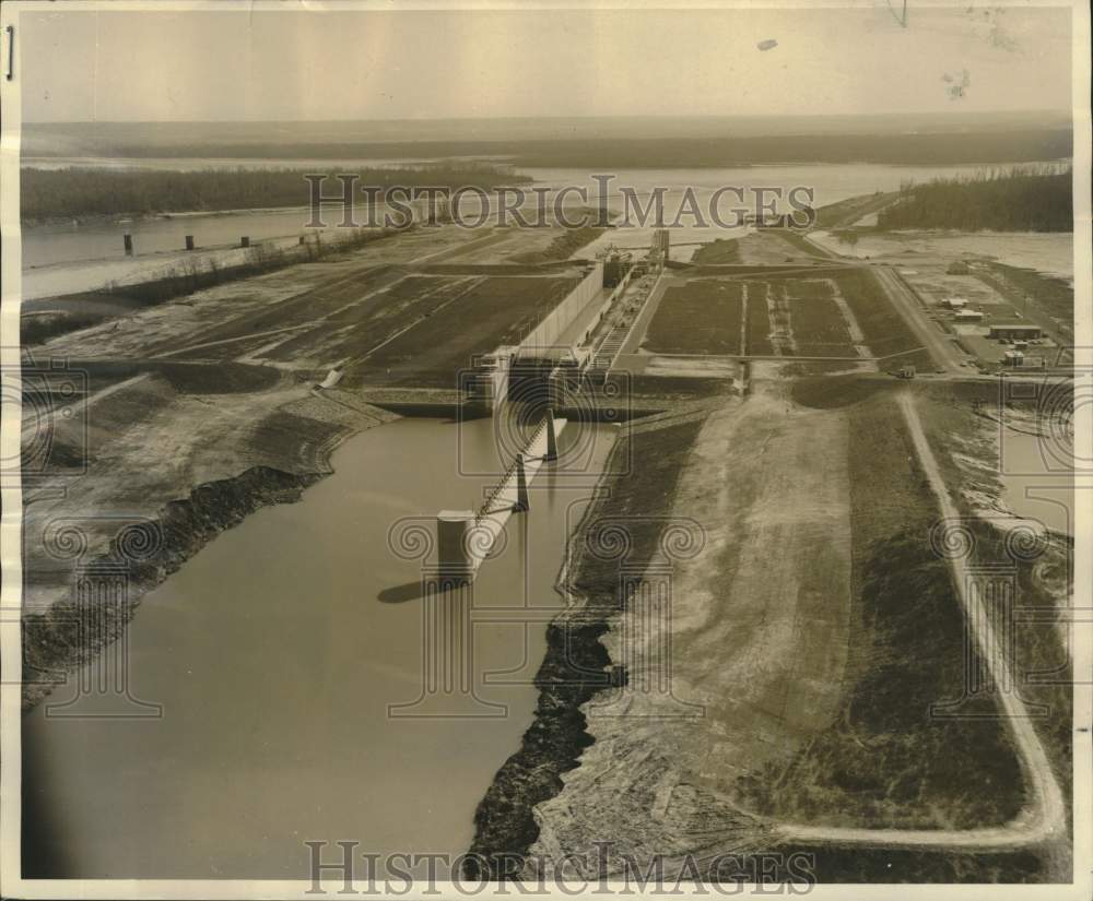 1963 Aerial view of Old River Navigation Lock, Mississippi River - Historic Images