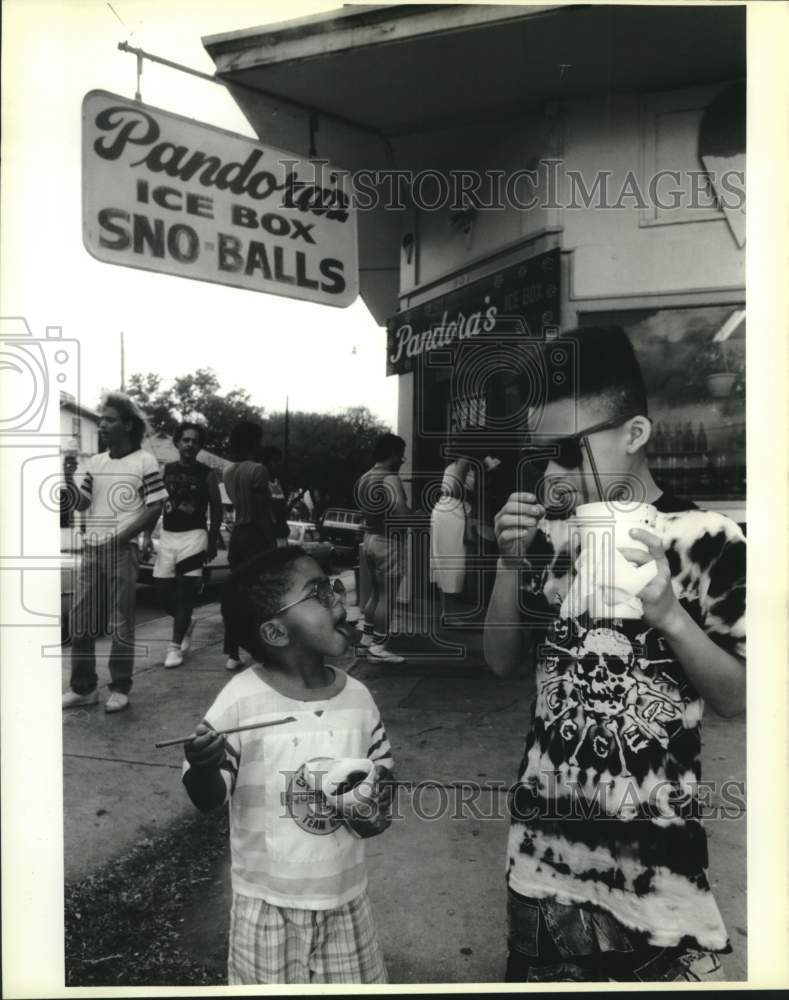 1989 Press Photo Anthony Pinkett and Mike Simpson at Pandora's in New Orleans - Historic Images