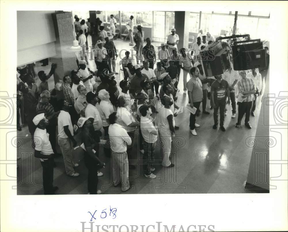 1988 Press Photo Bettors Watch Off-Track Betting at the Fairgrounds - noc02585 - Historic Images